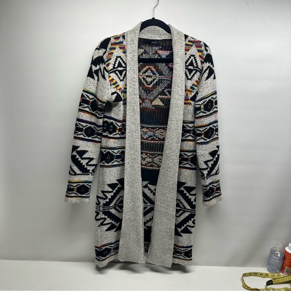 ON BLUE Aztec Patterned Gray Sweater Cardigan SIZE M - Picture 2 of 7